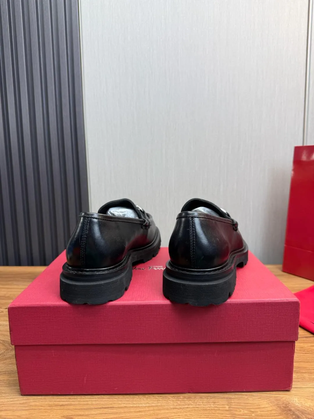 Men's shoes 💰880💰 Ferragamo. [Ferragamo] men's thick-soled loafers, the latest hot style, 1:1 original purchase quality, top quality, imported open-edge beaded cowhide leather on the upper, hand-made three-dimensional stitching highlights the round toe design, the inner foot pads are all imported cowhide, with original lightweight foam outsole, matching code 39-44, (38, 45 custom-made, non-refundable)